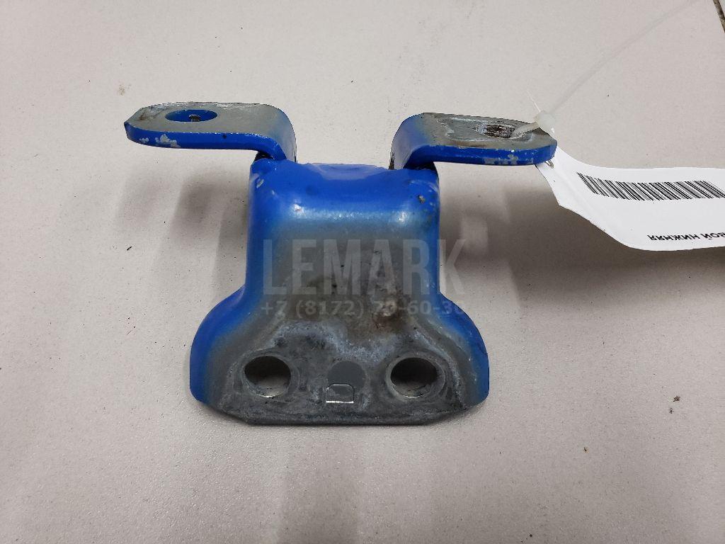 Петля двери передней правой нижняя 6873033021 Toyota