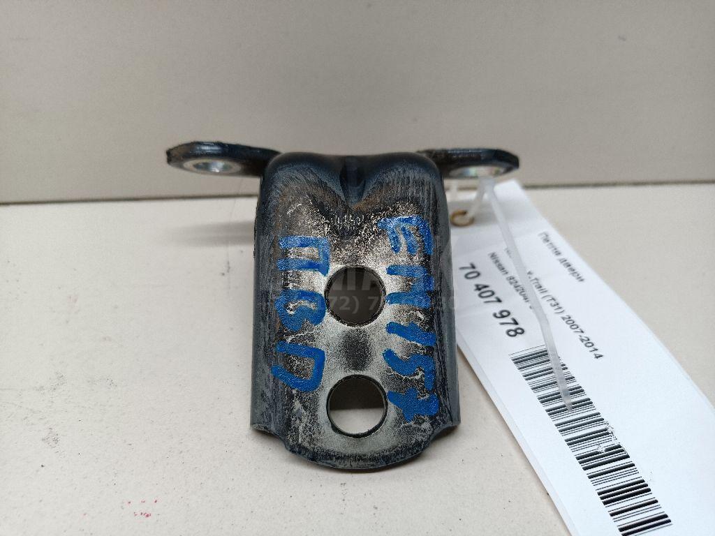 Петля двери 824204P00A Nissan