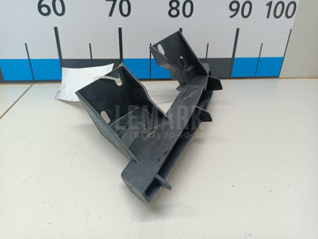 Кронштейн переднего бампера правый для  BMW X3 E83 2004-2010