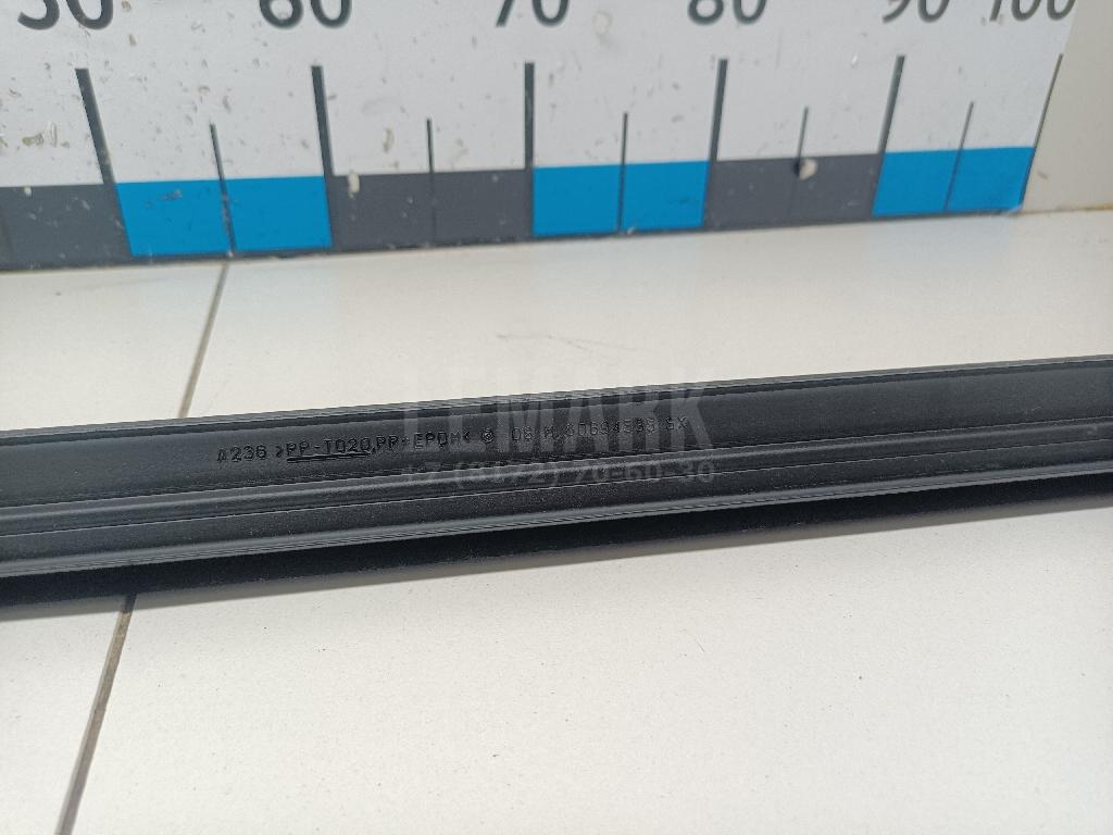 Уплотнитель стекла двери для  BMW X5 F15/F85 2013-2018