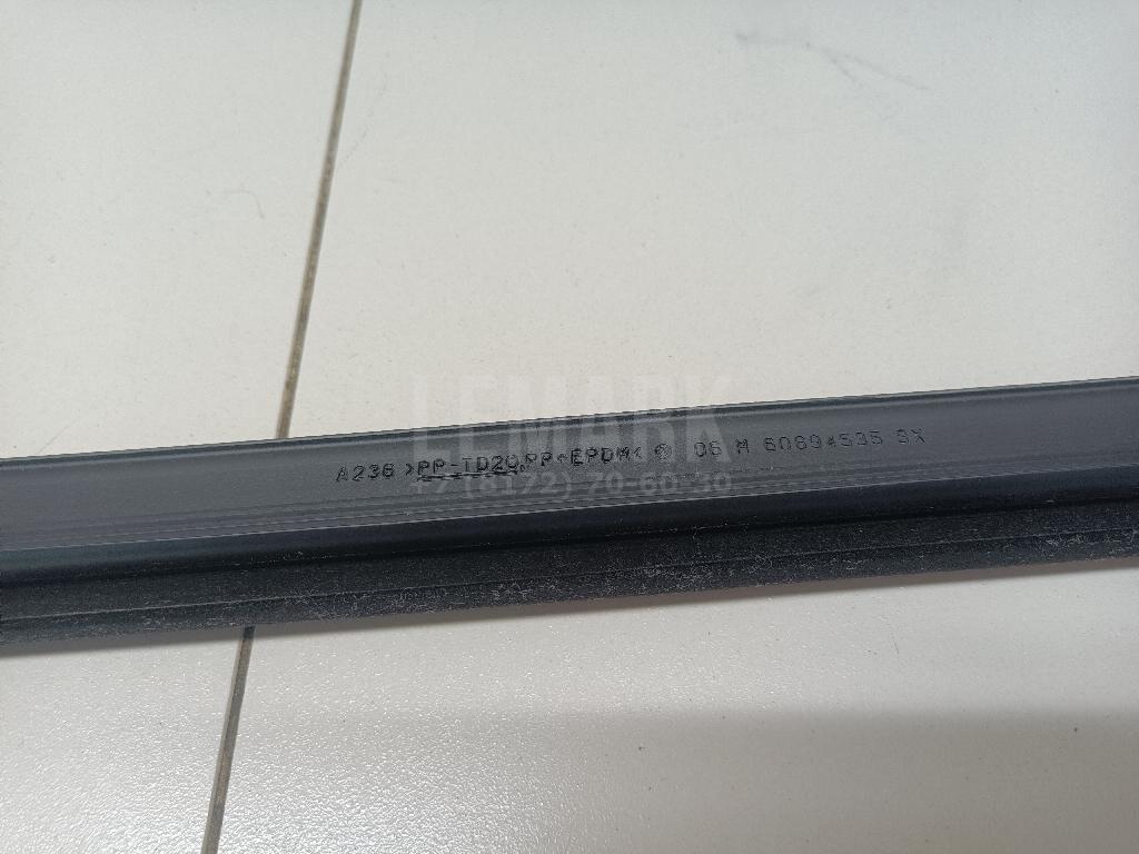 Уплотнитель стекла двери для  BMW X5 F15/F85 2013-2018