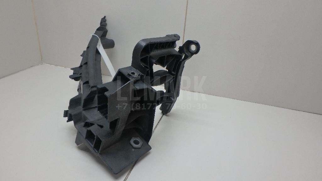 Кронштейн фар правый для  Astra HD 8 2005-2011