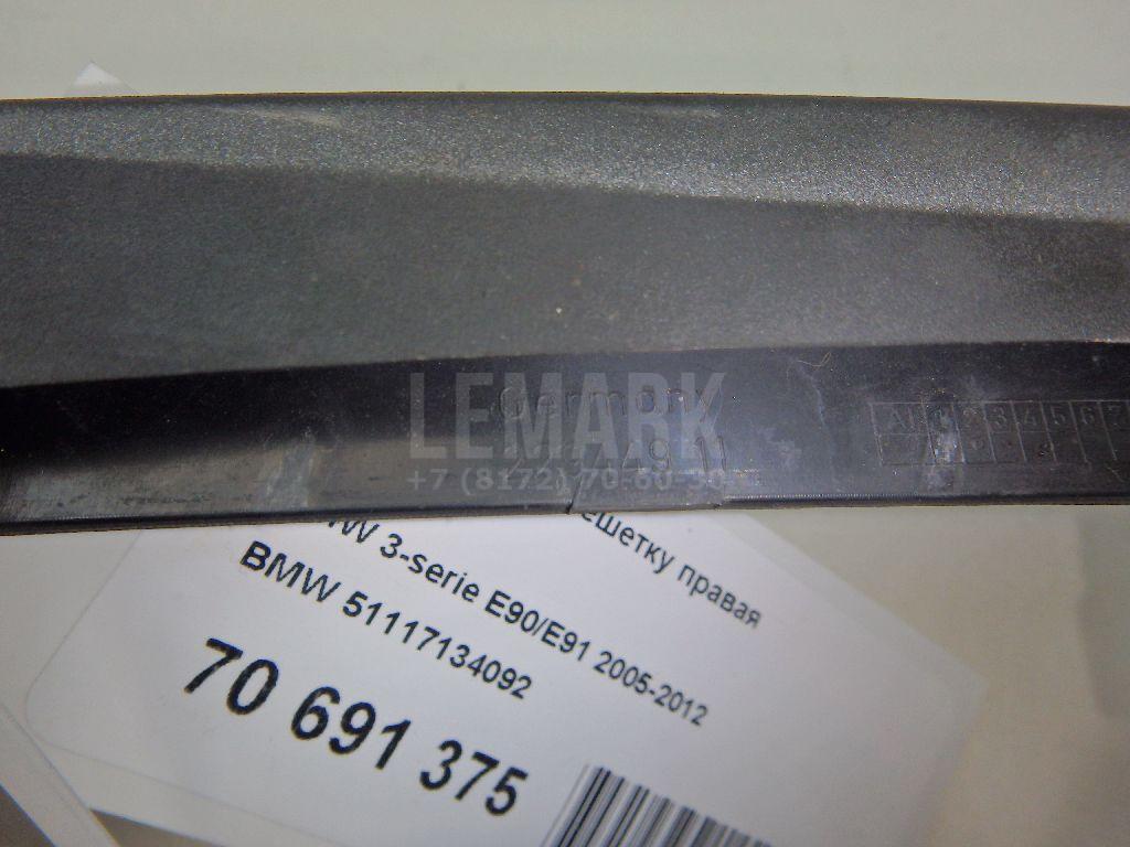 Накладка на решетку правая для  BMW 1-serie E87/E81 2004-2011