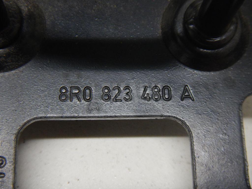 Крючок капота для  BMW 3-serie F30/F31/F80 2011-2020
