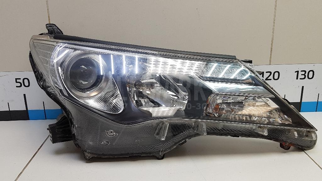 Фара правая 8113042552 Toyota