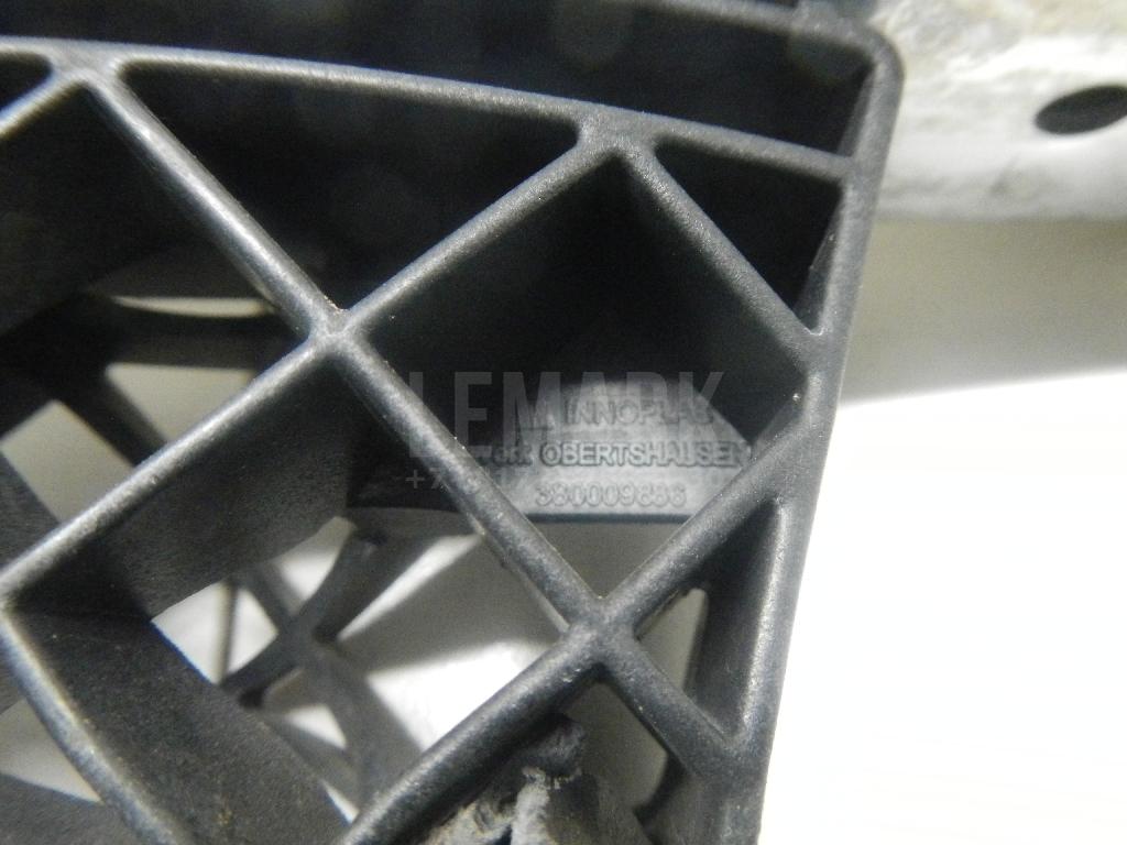 Кронштейн усилителя переднего бампера правый для  BMW 1-serie E87/E81 2004-2011