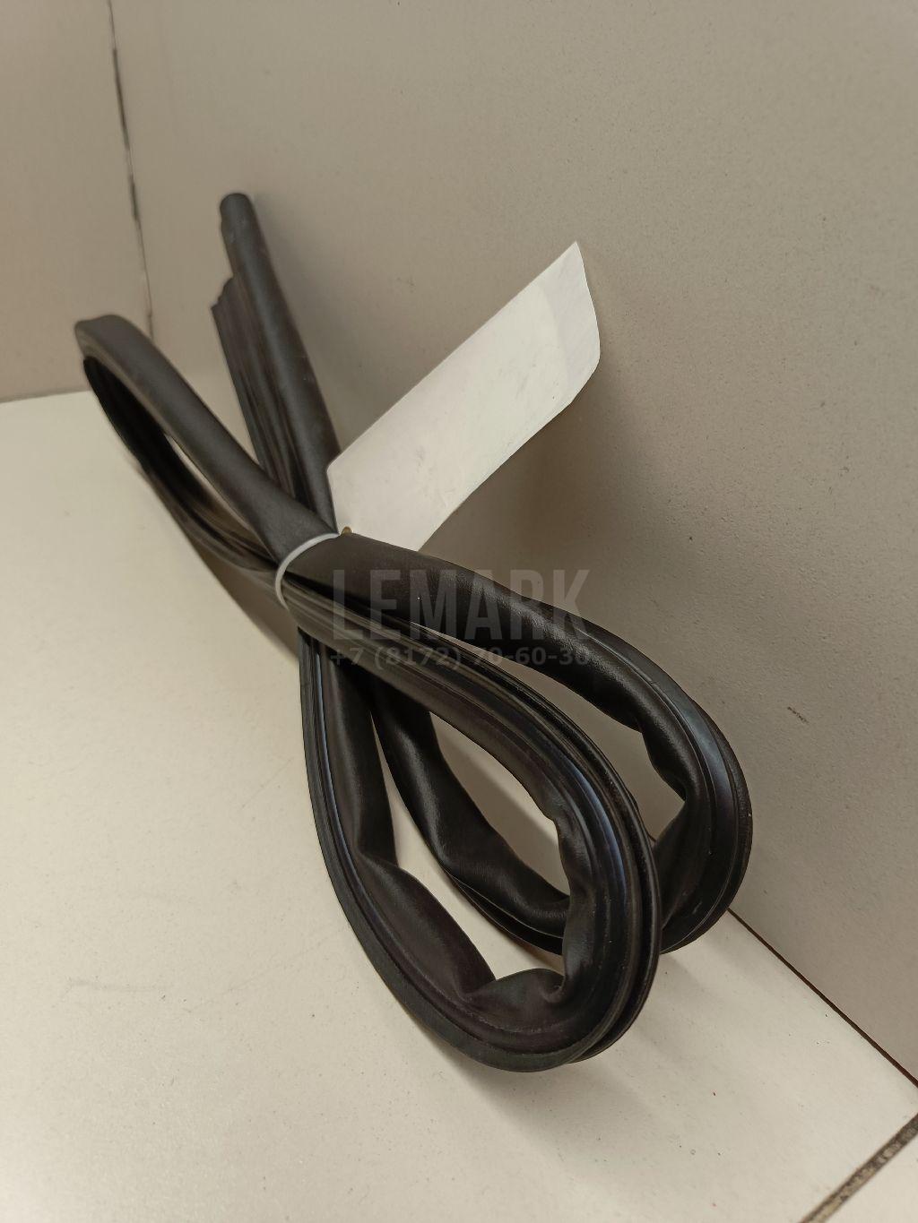Уплотнитель капота для  BMW X5 F15/F85 2013-2018