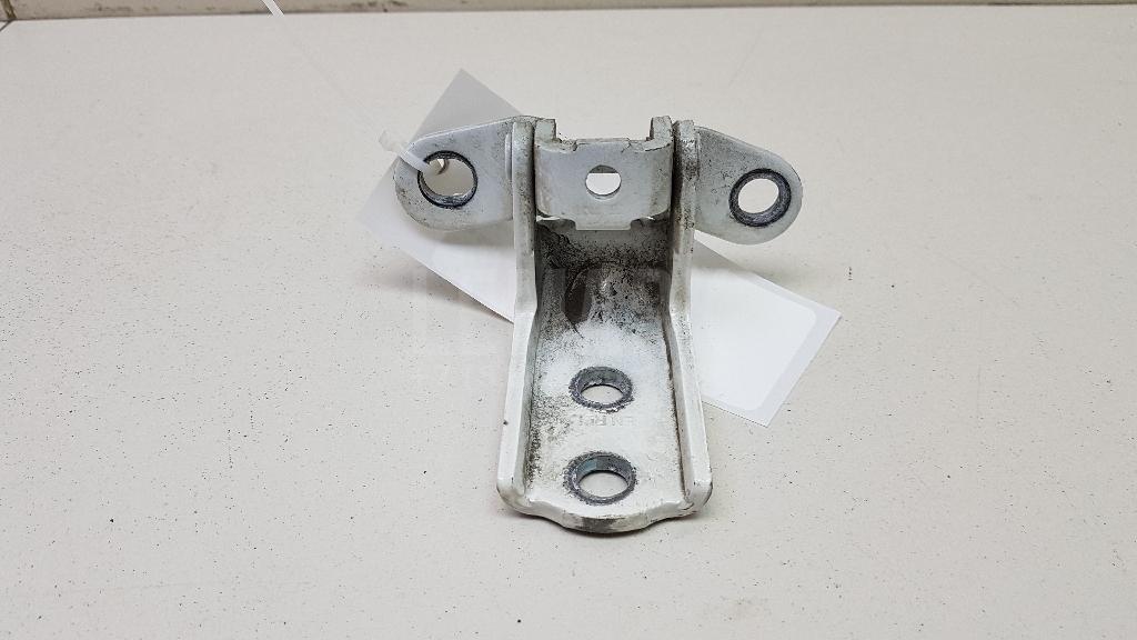 Петля двери задней левой нижняя 793502B020 Hyundai-Kia