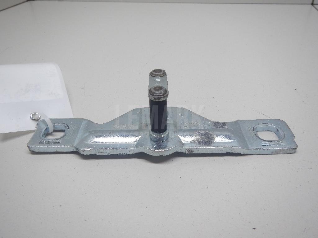 Ответная часть замка багажника 8P4827507 VAG