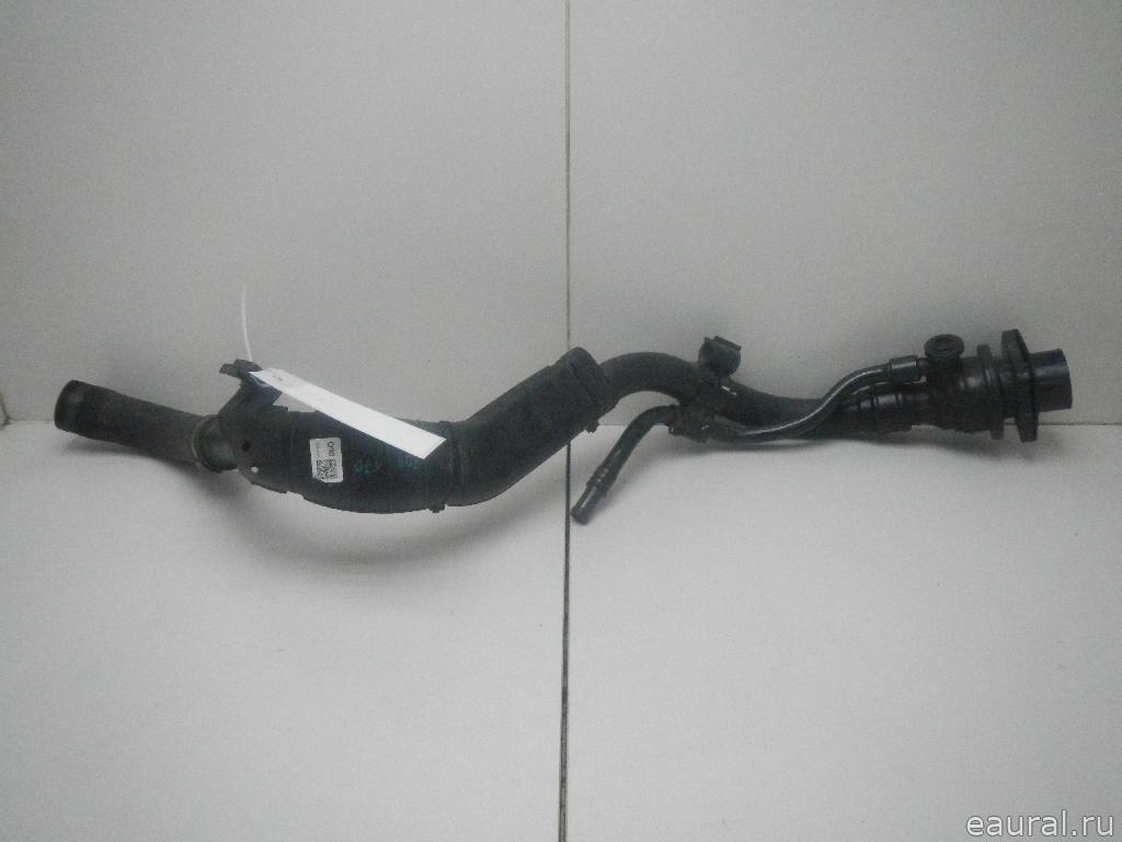 Горловина топливного бака
