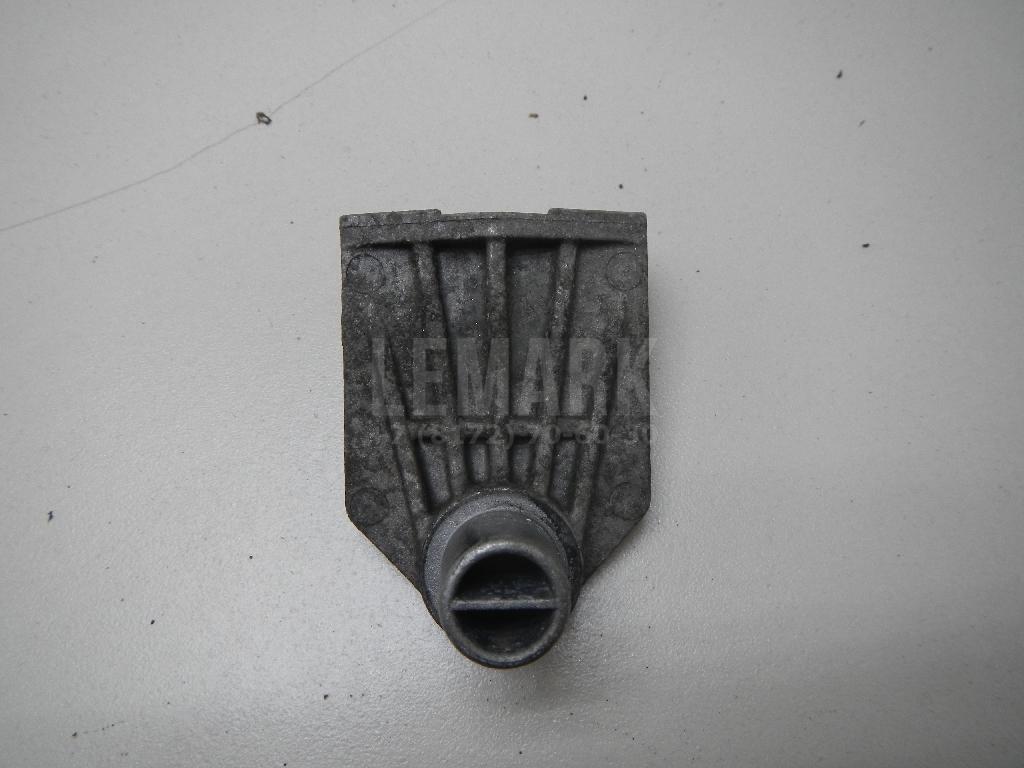 Кронштейн радиатора 7P0121079 VAG