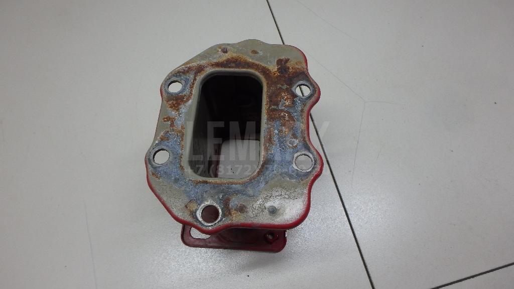 Кронштейн усилителя переднего бампера левый 647102L000 Hyundai-Kia