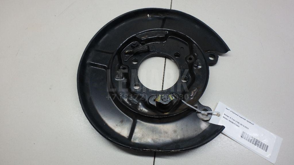 Щит опорный задний правый 440205TA5A Nissan