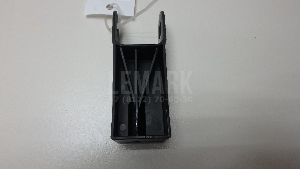 Кронштейн радиатора 7P0121079B VAG