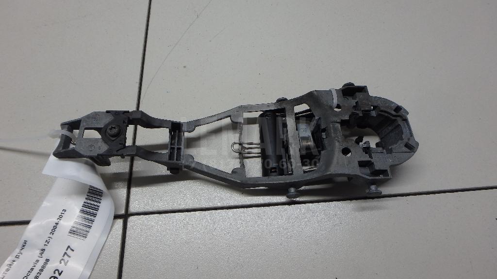 Кронштейн ручки 1Z0839886 VAG