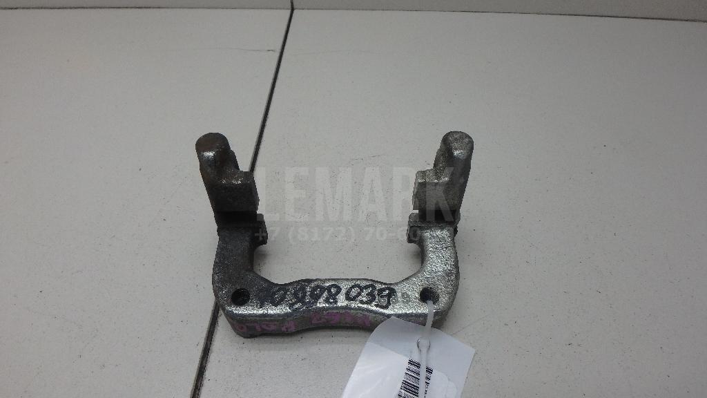 Скоба суппорта заднего правого 6R0615426B VAG