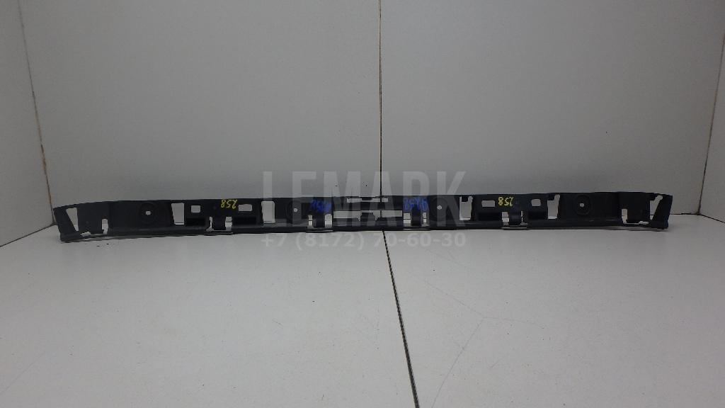 Кронштейн заднего бампера 5C6807863 VAG