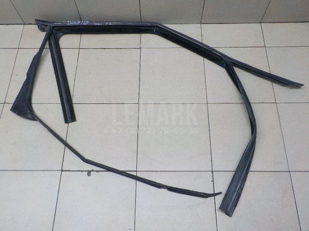 Уплотнитель стекла двери 5L0837432D VAG