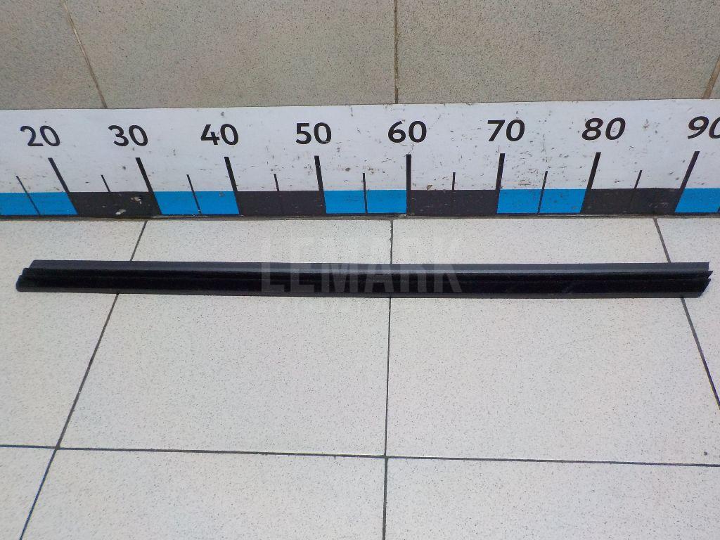 Накладка стекла переднего левого 5L0837479 VAG