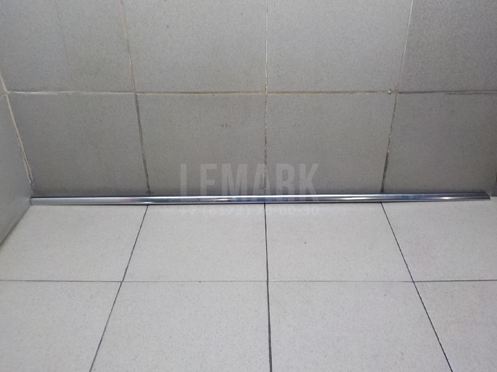 Накладка стекла переднего правого 3T0837476A VAG
