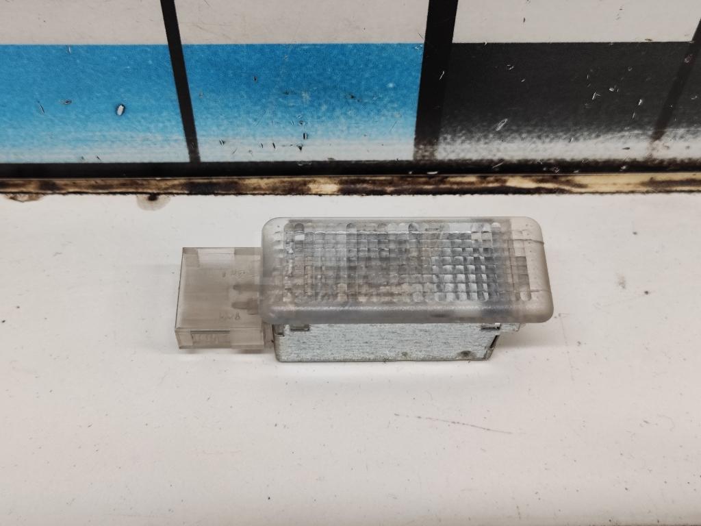 Фонарь подсветки двери 6L0947565 VAG