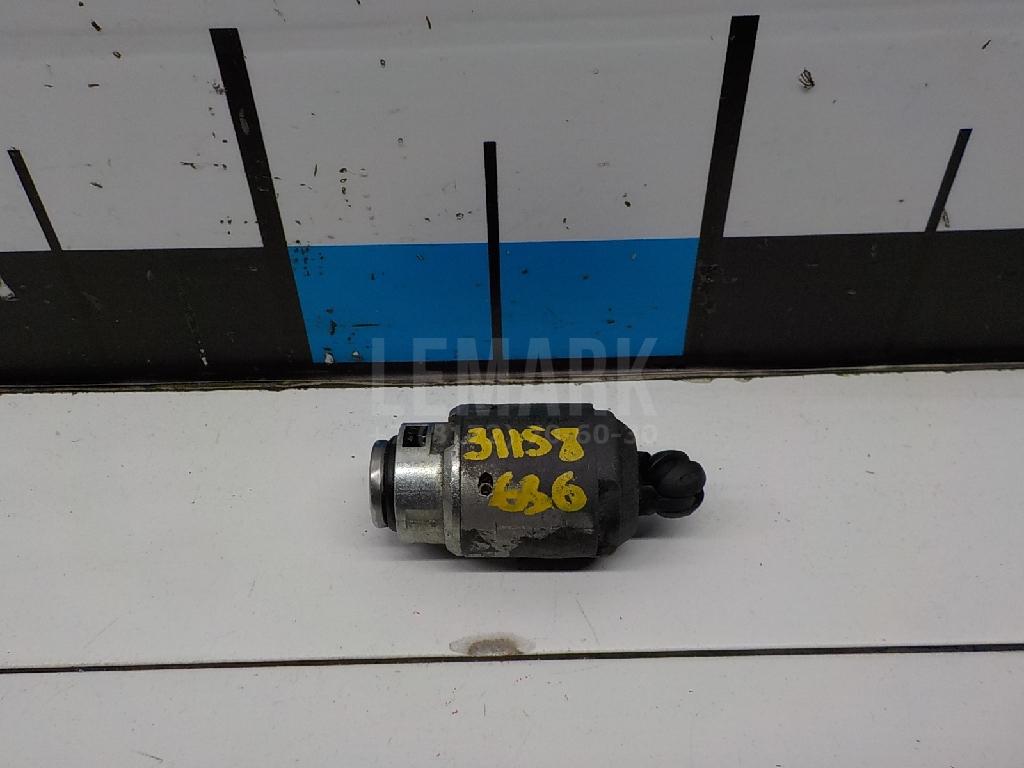 Вставка замка капота 4556337 Ford