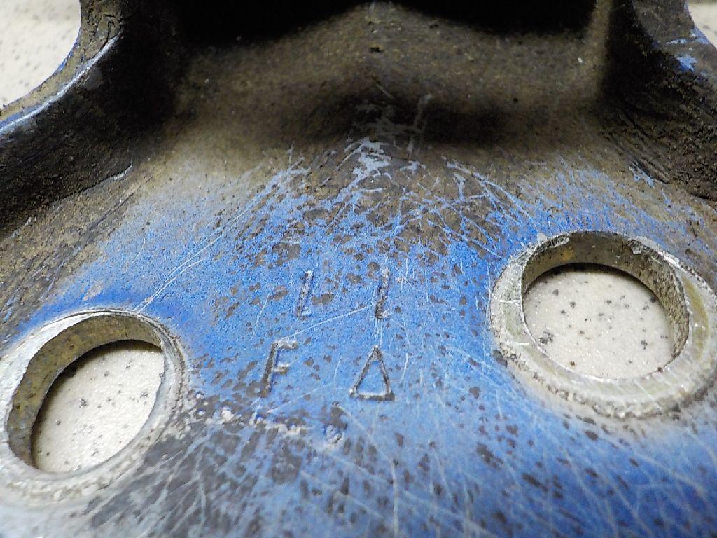 Петля двери передней левой нижняя для  BMW X5 E53 2000-2007
