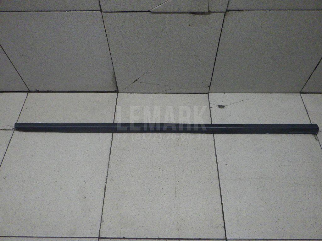 Накладка стекла переднего правого 822201H000 Hyundai-Kia