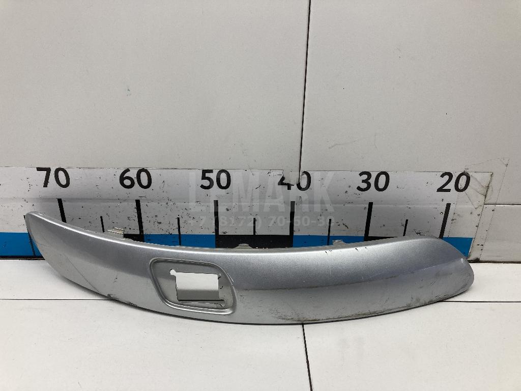 Молдинг переднего бампера правый 5M0807656AGRU VAG