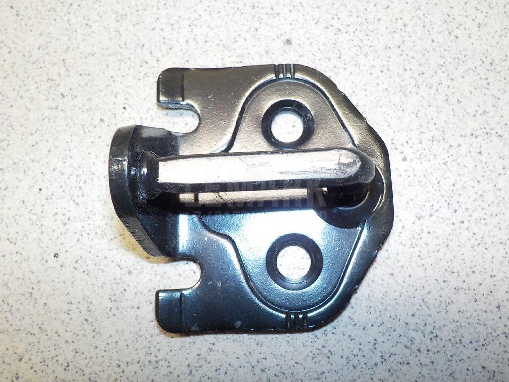 Ответная часть замка двери LR000565 Land Rover