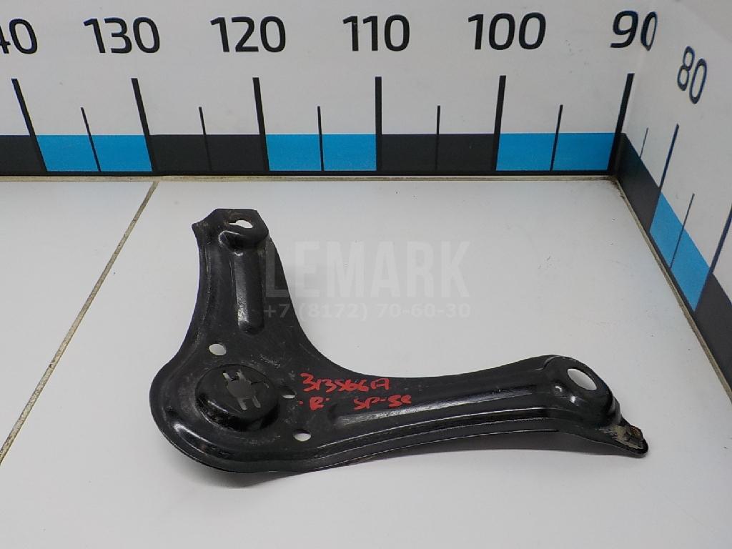 Кронштейн передней балки 62477D3000 Hyundai-Kia