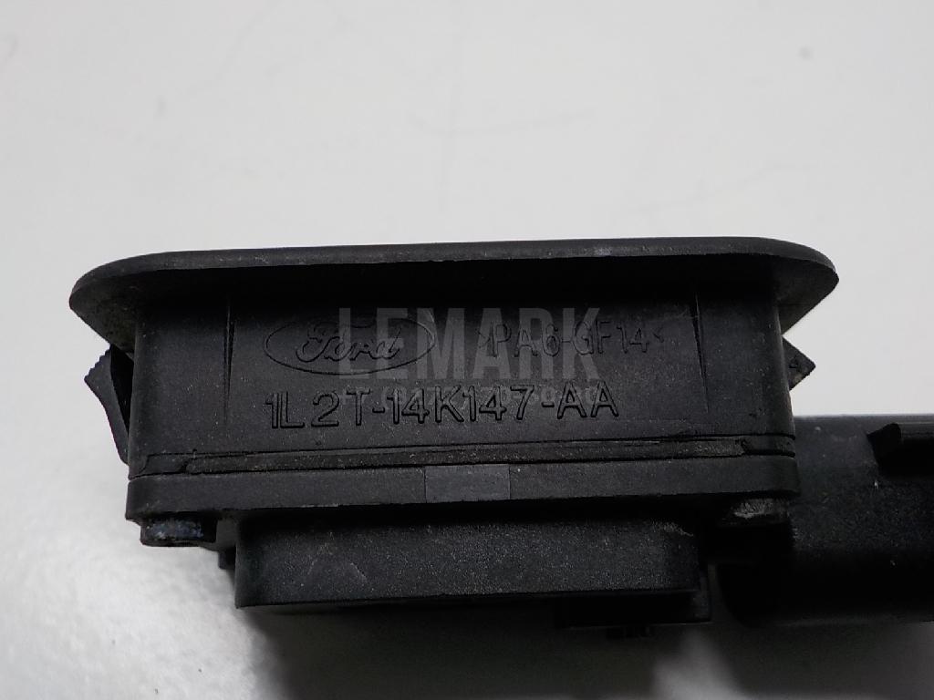 Кнопка открывания багажника для  Ford Fiesta 2001-2008
