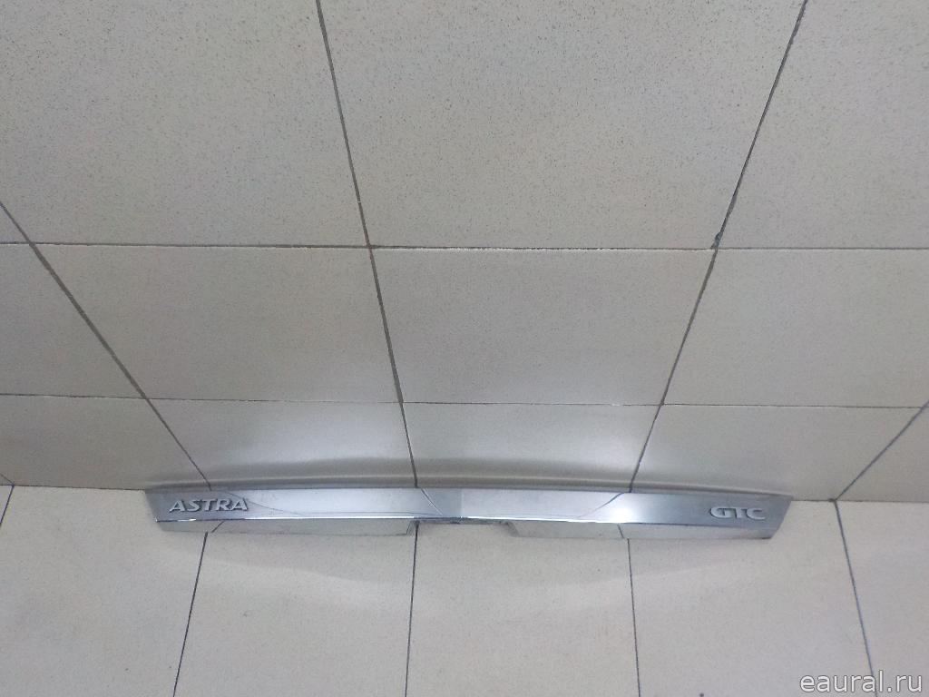 Накладка двери багажника