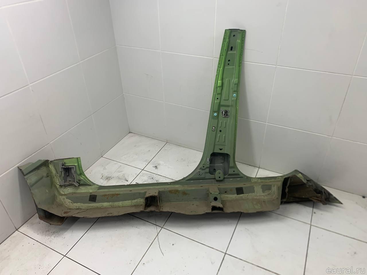 Порог со стойкой правый