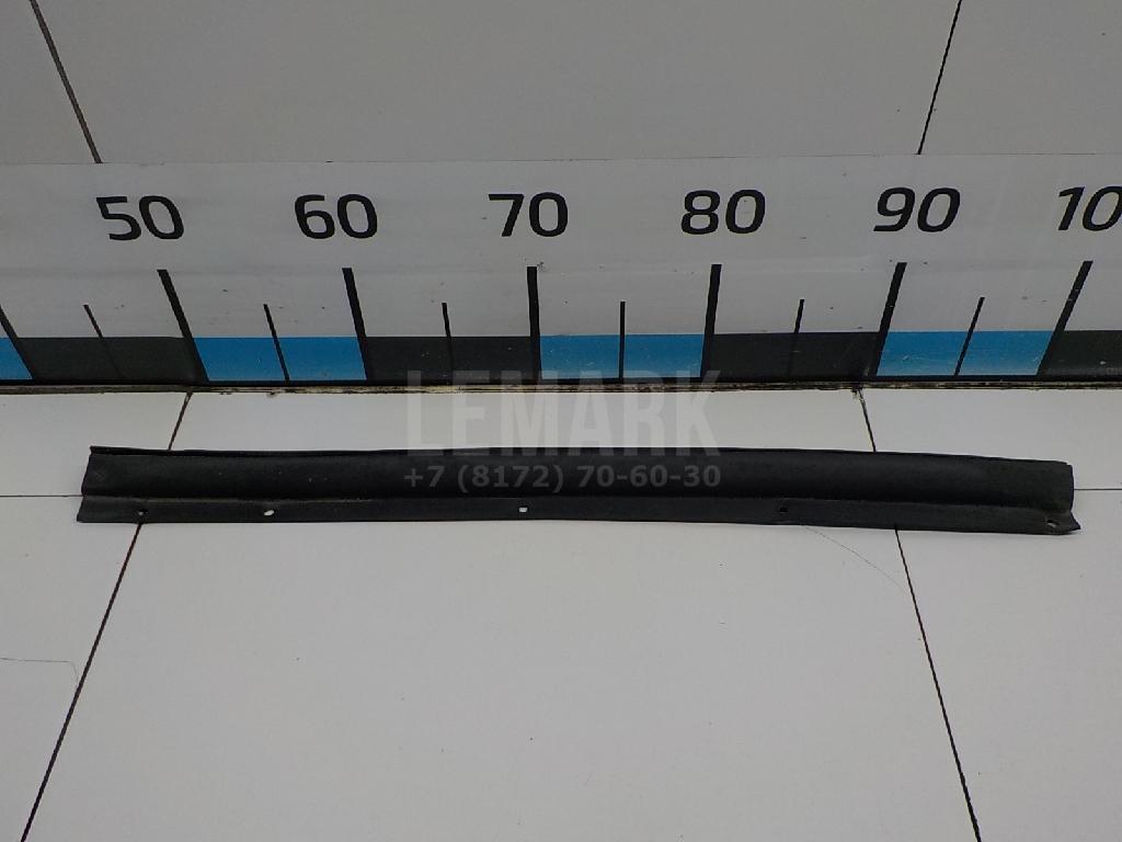 Уплотнитель двери 82839JG000 Nissan
