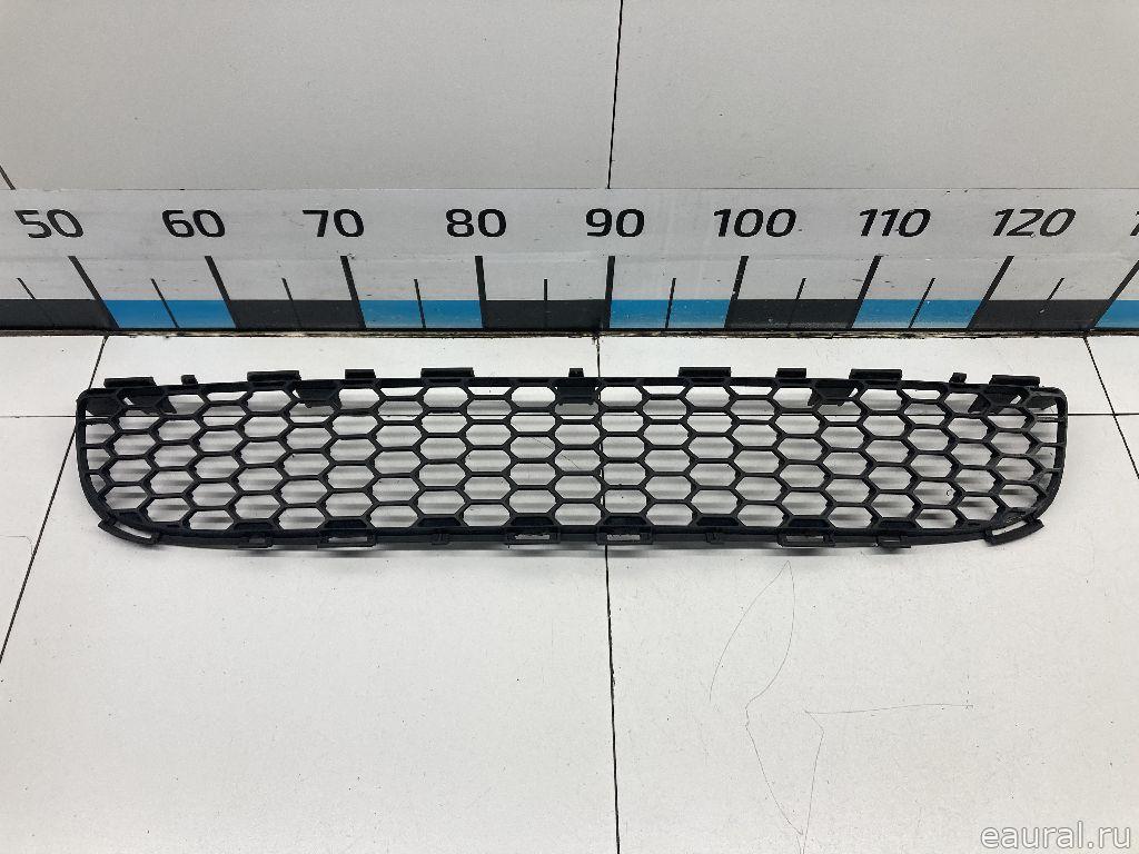 Решетка в бампер центральная