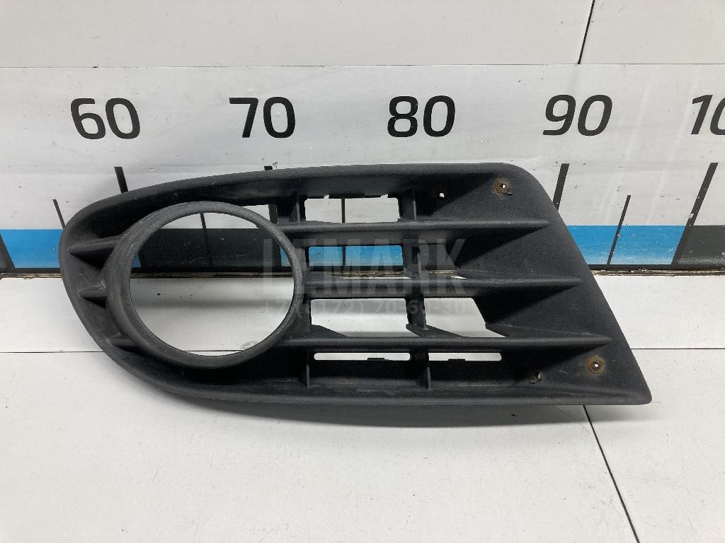 Решетка на противотуманную фару 5M0853665C VAG