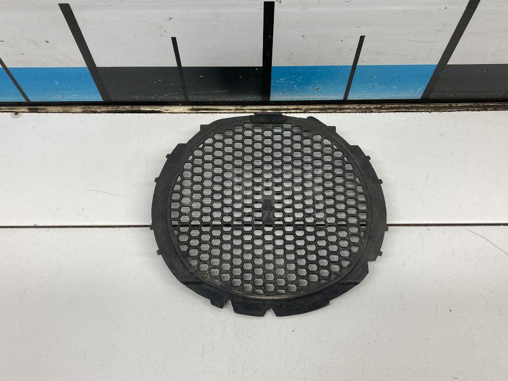 Вставка в решетку радиатора 6R0853343AH81 VAG