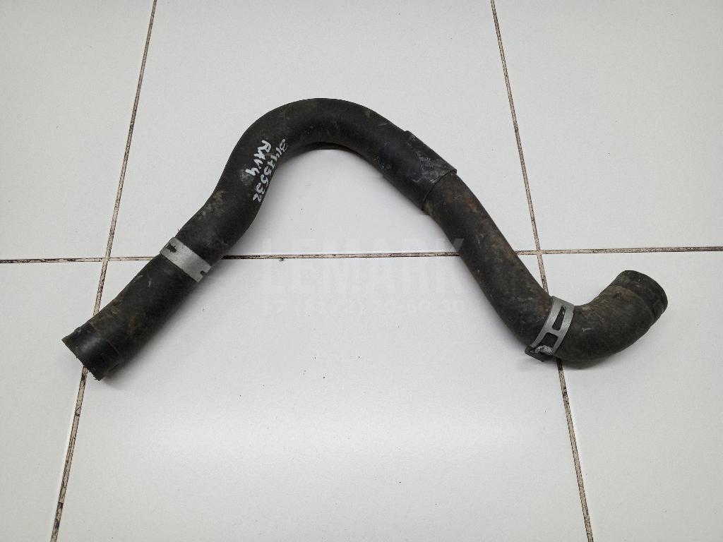 Патрубок радиатора 1657136240 Toyota