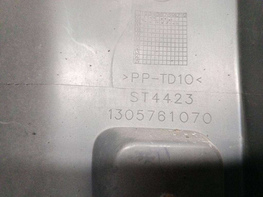 Накладка заднего бампера правая для  Ford Fiesta 2001-2008