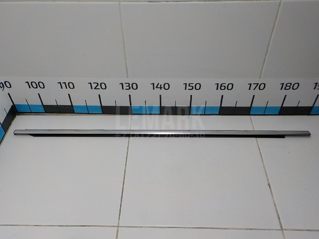 Накладка стекла заднего правого 5N0839476D3Q7 VAG