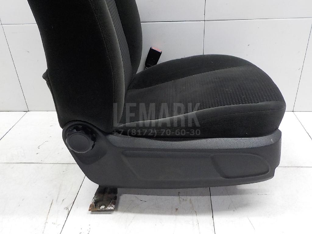 Сиденье переднее правое для  Ford Focus II 2008-2011