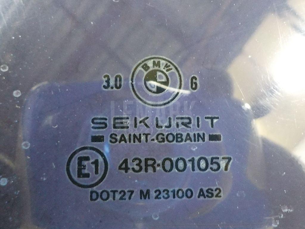 Стекло заднее