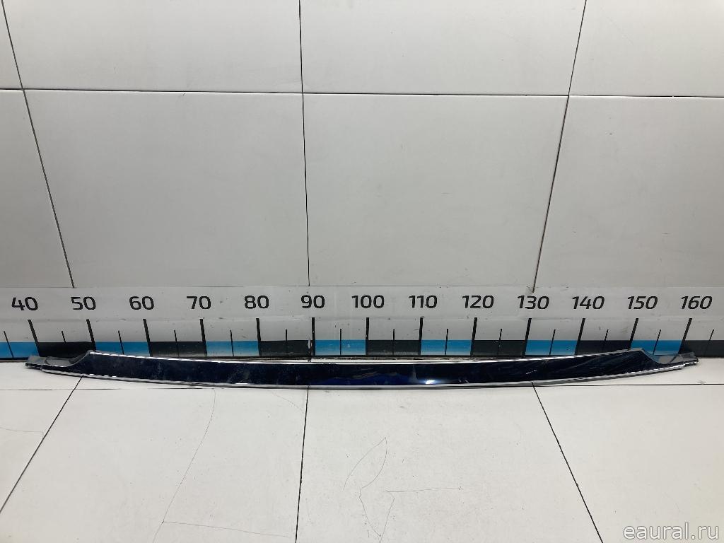 Молдинг заднего бампера центральный