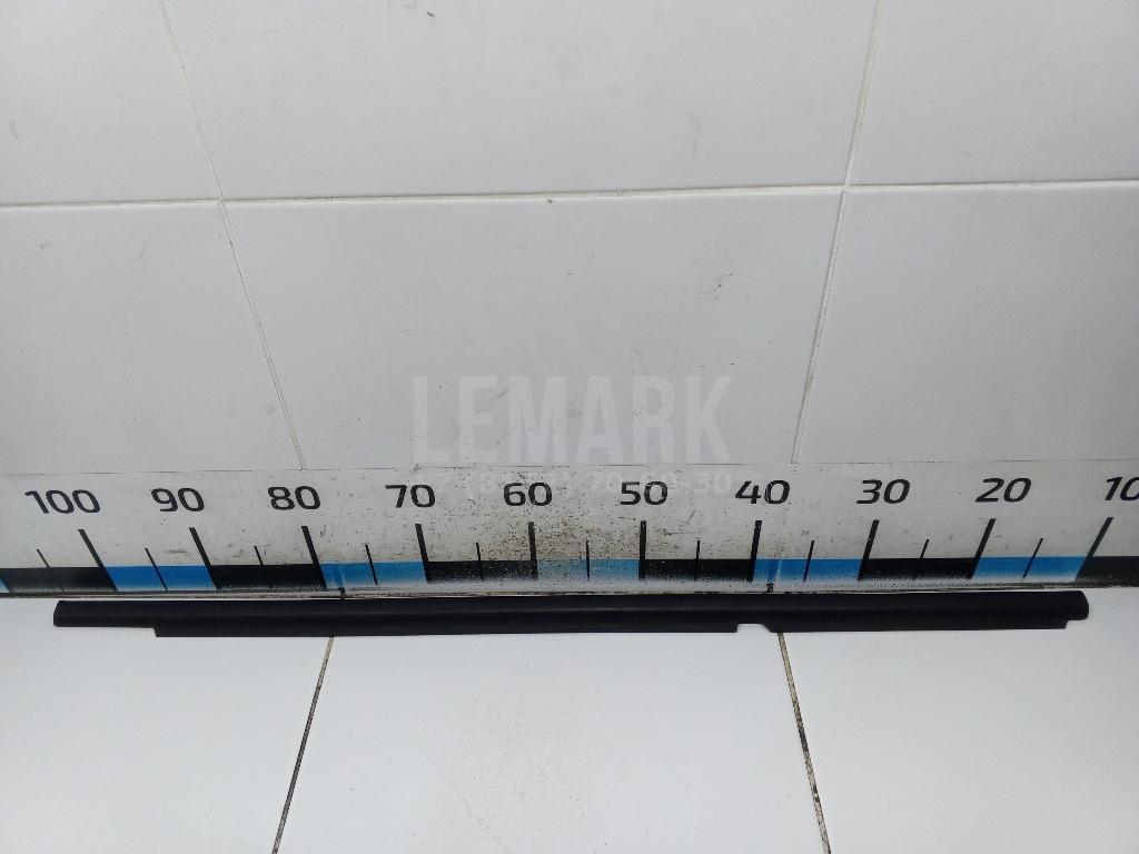 Накладка стекла заднего правого 5N0839478A5AP VAG