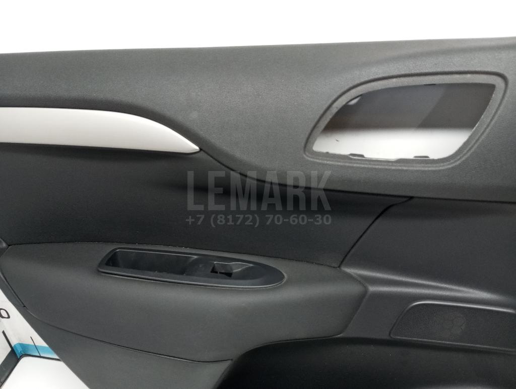 Обшивка двери задней левой для  Fiat Linea 2007-2018