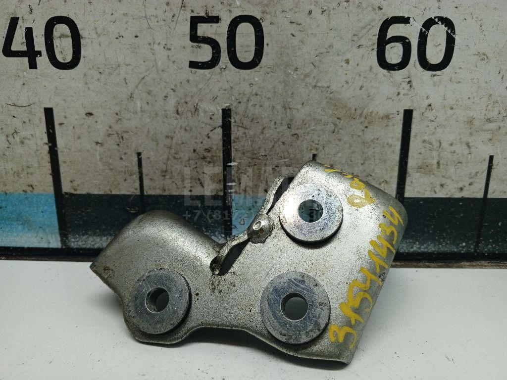 Кронштейн крепления троса КПП 335A042020 Toyota