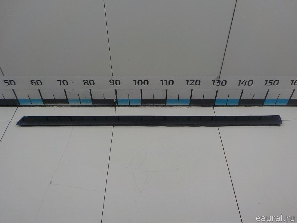 Молдинг передней правой двери