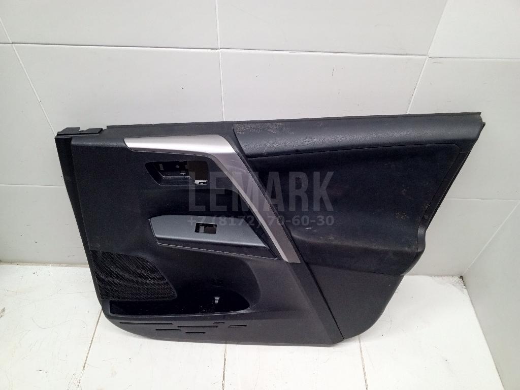 Обшивка двери передней правой 6761042B90C1 Toyota