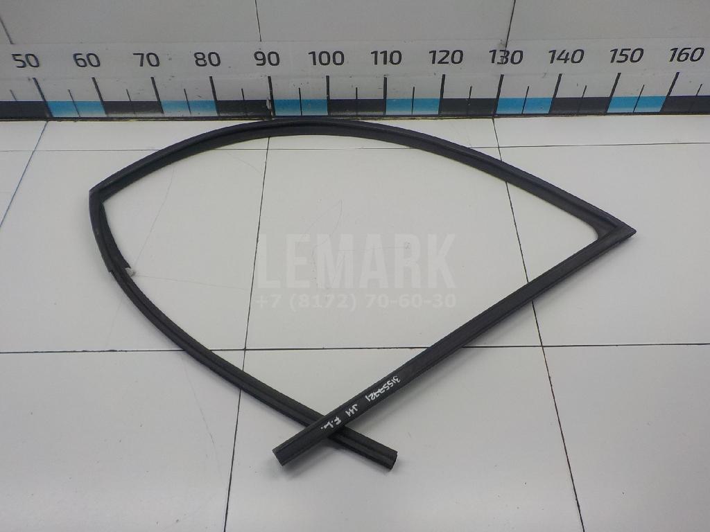 Уплотнитель стекла двери 80331DF31A Nissan